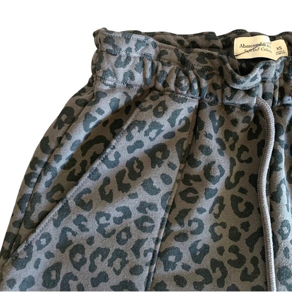 ABERCROMBIE & FITCH Black + Gray Cheetah Print Hi-Rise Waist Knit Shorts Size XS - Picture 3 of 8